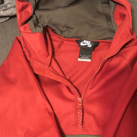 Men’s Orange Nike Hoodie - Picture 4 of 4